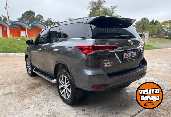 Autos - Toyota SW4 4X4 SRX 2.8 TDI 7as 2017 Diesel 160000Km - En Venta