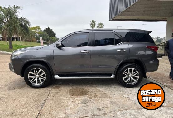Autos - Toyota SW4 4X4 SRX 2.8 TDI 7as 2017 Diesel 160000Km - En Venta
