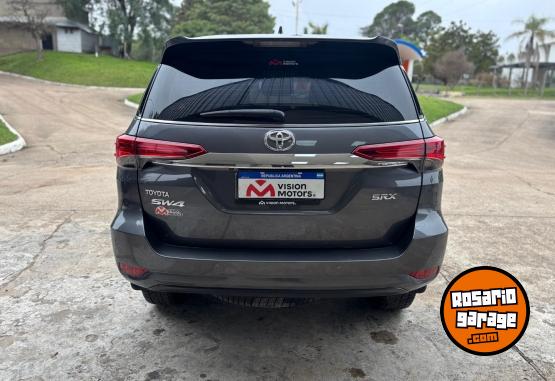Autos - Toyota SW4 4X4 SRX 2.8 TDI 7as 2017 Diesel 160000Km - En Venta