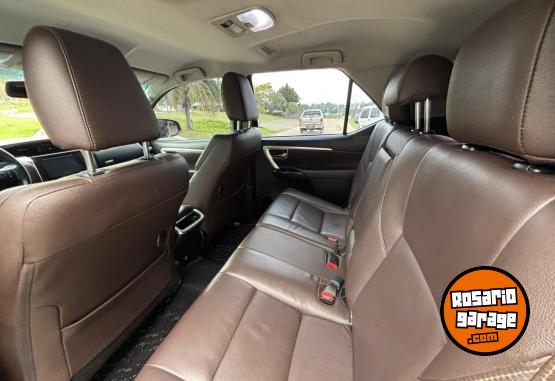 Autos - Toyota SW4 4X4 SRX 2.8 TDI 7as 2017 Diesel 160000Km - En Venta