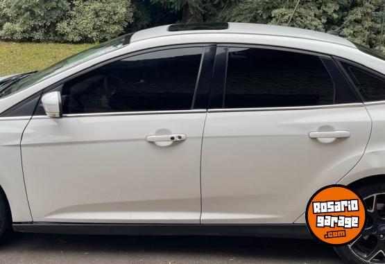 Autos - Ford Focus Titanium 2014 Nafta 146000Km - En Venta