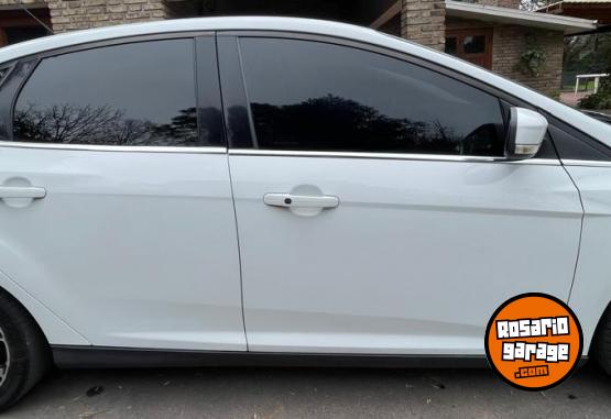 Autos - Ford Focus Titanium 2014 Nafta 146000Km - En Venta