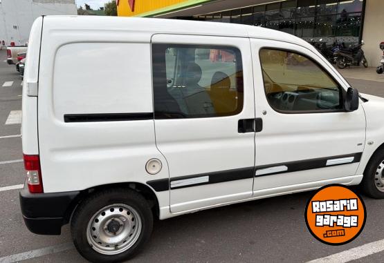 Utilitarios - Peugeot Partner 2017 Diesel 174000Km - En Venta