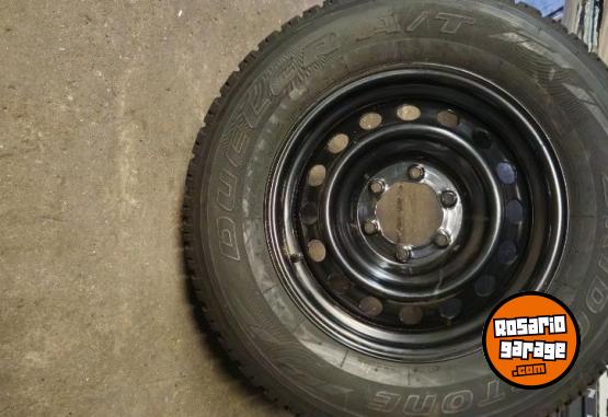 Accesorios para Autos - Cubierta Bridgestone y llantas de chapa nuevas - En Venta