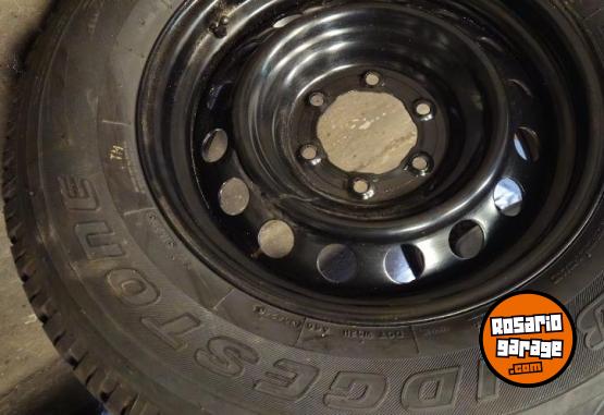 Accesorios para Autos - Cubierta Bridgestone y llantas de chapa nuevas - En Venta