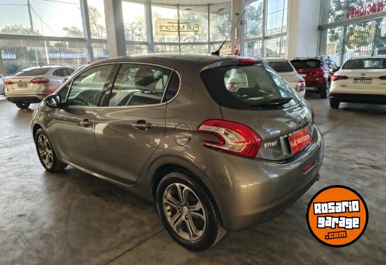 Autos - Peugeot 208 2015 Nafta 129000Km - En Venta