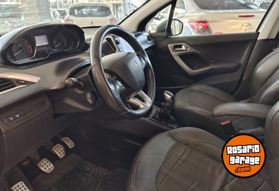 Autos - Peugeot 208 2015 Nafta 129000Km - En Venta