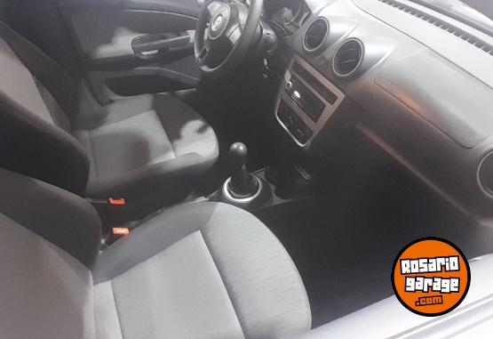 Autos - Volkswagen Voyage 2014 Nafta 129000Km - En Venta