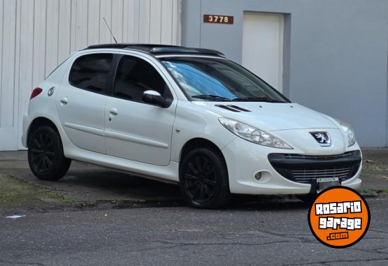 Autos - Peugeot 207 2011 Nafta 129000Km - En Venta