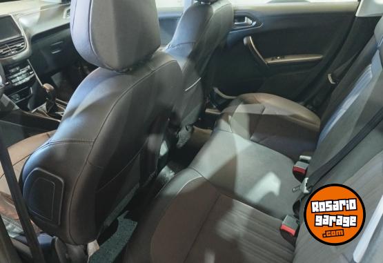 Autos - Peugeot 2008 duster tracker 2018 Nafta 125000Km - En Venta