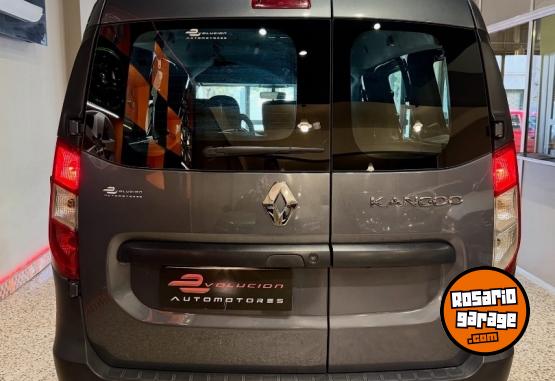 Utilitarios - Renault Kangoo stepway 2022 Nafta 96000Km - En Venta