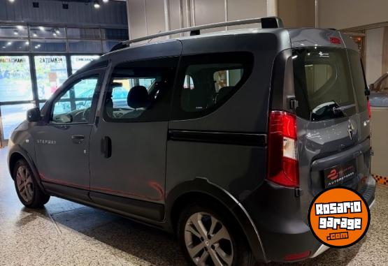 Utilitarios - Renault Kangoo stepway 2022 Nafta 96000Km - En Venta