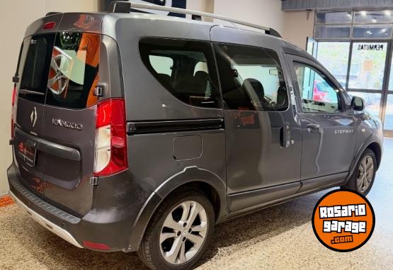 Utilitarios - Renault Kangoo stepway 2022 Nafta 96000Km - En Venta