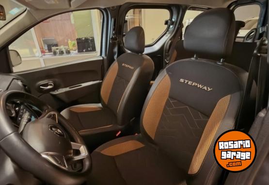 Utilitarios - Renault Kangoo stepway 2022 Nafta 96000Km - En Venta