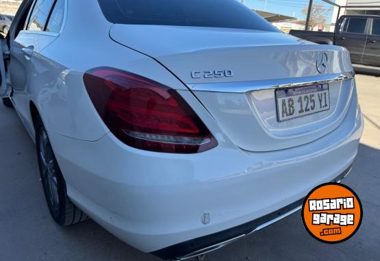 Autos - Mercedes Benz C250 2017 Nafta 95200Km - En Venta