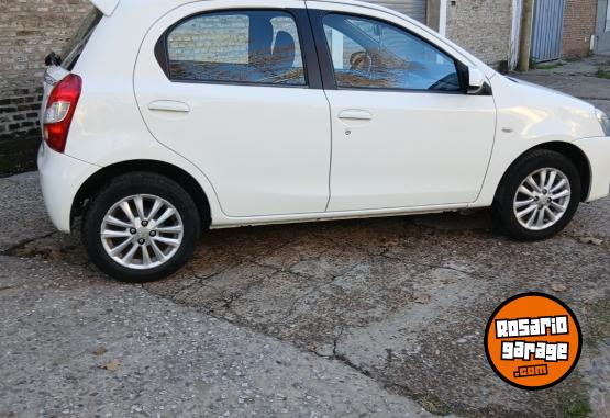 Autos - Toyota Etios xls 2014 Nafta 92000Km - En Venta