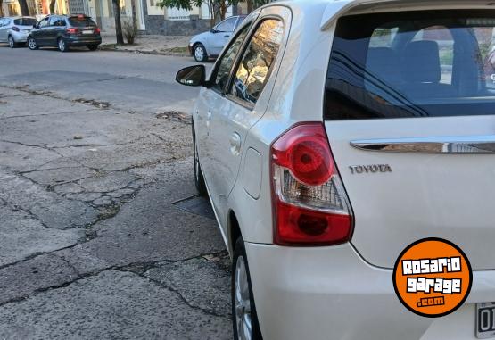 Autos - Toyota Etios xls 2014 Nafta 92000Km - En Venta
