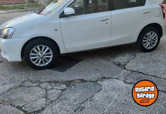 Autos - Toyota Etios xls 2014 Nafta 92000Km - En Venta