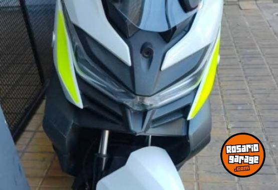 Motos - Voge Sr4 max 2023 Nafta 22000Km - En Venta