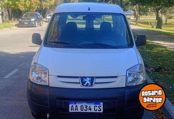 Utilitarios - Peugeot Partner Familiar. 2016 GNC 135000Km - En Venta