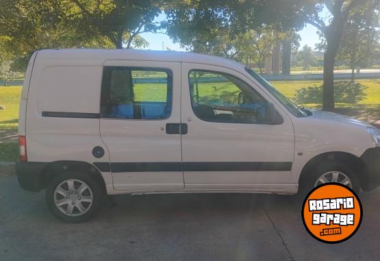 Utilitarios - Peugeot Partner Familiar. 2016 GNC 135000Km - En Venta