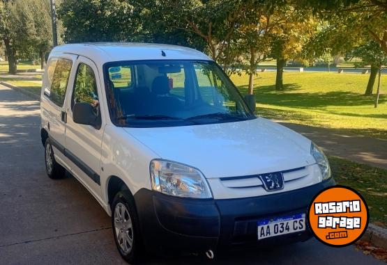 Utilitarios - Peugeot Partner Familiar. 2016 GNC 135000Km - En Venta