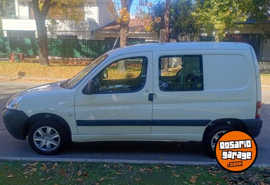 Utilitarios - Peugeot Partner Familiar. 2016 GNC 135000Km - En Venta