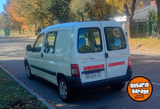 Utilitarios - Peugeot Partner Familiar. 2016 GNC 135000Km - En Venta