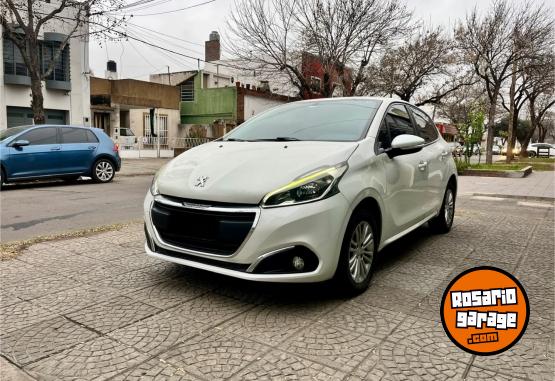Autos - Peugeot 208 2017 Nafta 130000Km - En Venta