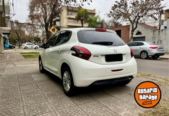 Autos - Peugeot 208 2017 Nafta 130000Km - En Venta