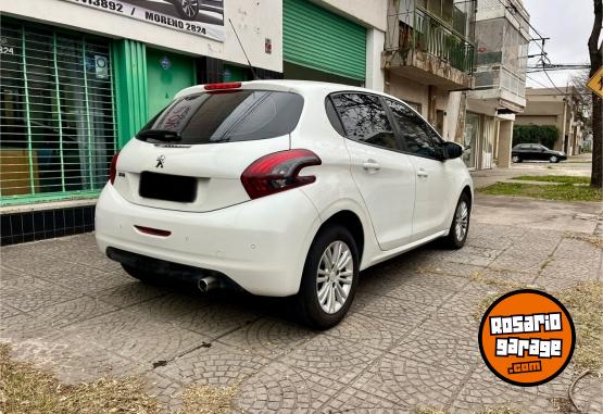 Autos - Peugeot 208 2017 Nafta 130000Km - En Venta