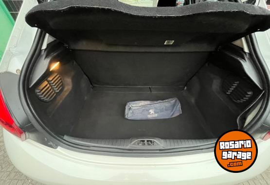 Autos - Peugeot 208 2017 Nafta 130000Km - En Venta