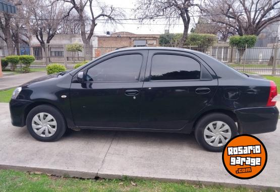Autos - Toyota Etios 2017 Nafta 172000Km - En Venta