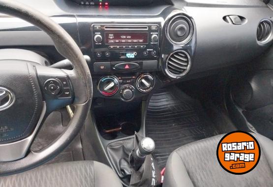 Autos - Toyota Etios 2017 Nafta 172000Km - En Venta