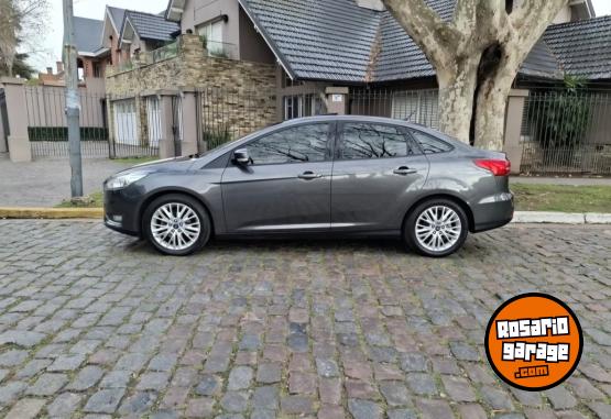 Autos - Ford Focus se plus permuto 2016 Nafta 120000Km - En Venta