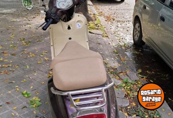 Motos - Motomel Strato euro 2023 Nafta 6000Km - En Venta