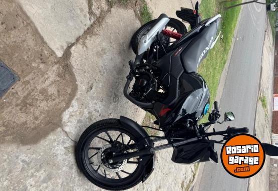 Motos - Honda Twister 125 2023 Nafta 12000Km - En Venta