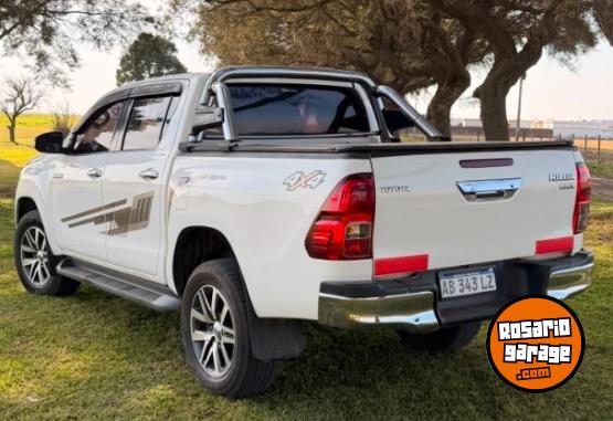 Camionetas - Toyota Hilux srx 2.8 2017 Diesel 160000Km - En Venta