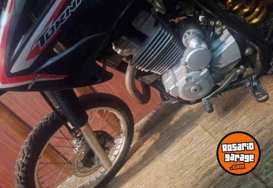 Motos - Honda Tornado 250 2016 Nafta 14000Km - En Venta