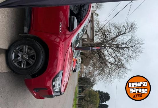 Camionetas - Toyota Hilux sr 2023 Diesel 69500Km - En Venta