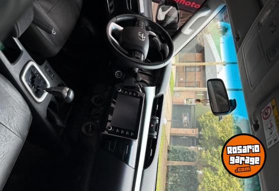 Camionetas - Toyota Hilux sr 2023 Diesel 69500Km - En Venta