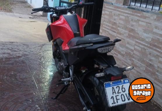 Motos - Honda CB300 2026 Nafta 4200Km - En Venta