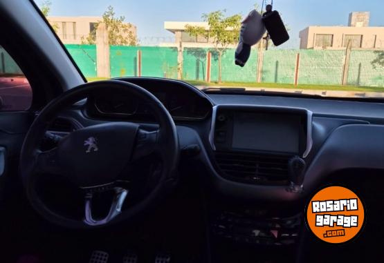Autos - Peugeot 208 2014 Nafta 83000Km - En Venta