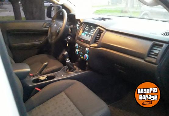 Camionetas - Ford RANGER XLS 3.2 2023 Diesel 17600Km - En Venta