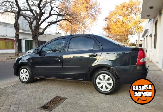 Autos - Toyota ETIOS XS 2015 Nafta 44000Km - En Venta