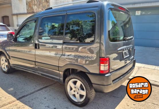 Utilitarios - Peugeot Partner 1ra mano permuto 2014 Nafta 140000Km - En Venta