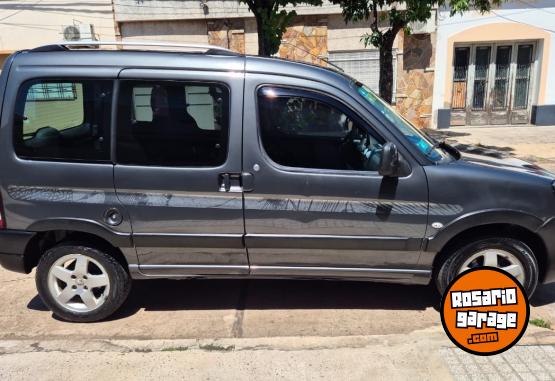 Utilitarios - Peugeot Partner 1ra mano permuto 2014 Nafta 140000Km - En Venta