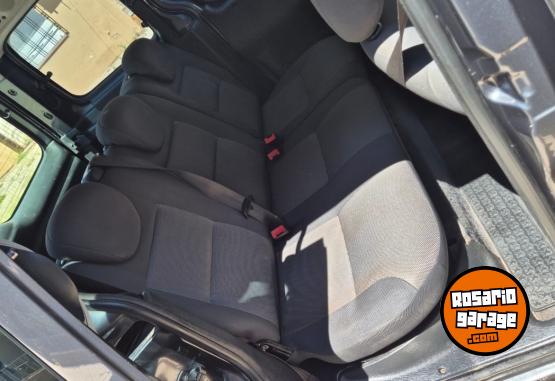Utilitarios - Peugeot Partner 1ra mano permuto 2014 Nafta 140000Km - En Venta