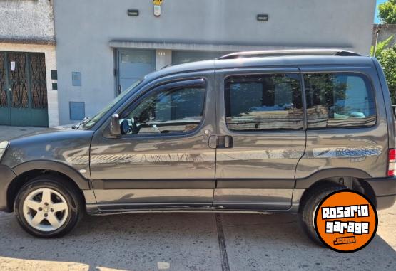 Utilitarios - Peugeot Partner 1ra mano permuto 2014 Nafta 140000Km - En Venta