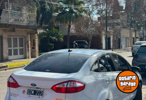 Autos - Ford Fiesta Titanium 2015 Nafta 104000Km - En Venta